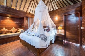 Deluxe Double Room, 1 Double Bed | In-room safe, individually furnished, desk, laptop workspace - Queen Villa Lembongan (Lembongan Island)