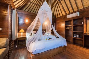 Deluxe Double Room, 1 Double Bed | In-room safe, individually furnished, desk, laptop workspace - Queen Villa Lembongan (Lembongan Island)