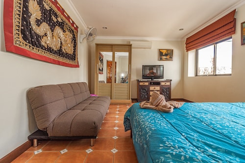 プライベートプール付きの4ベッドルームヴィラ5分間のウォーキングストリートとビーチ