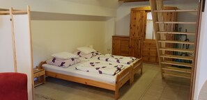 4 bedrooms, iron/ironing board, free WiFi, bed sheets