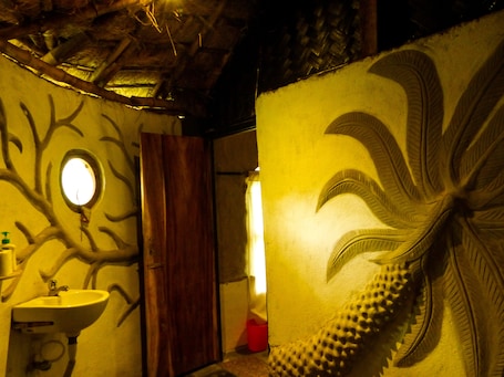 Design Cottage | Bathroom. Backpackers Eco Village