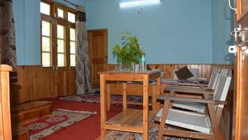 Premium Room | In-room safe, desk, laptop workspace, blackout drapes