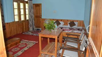 Family Room | In-room safe, desk, laptop workspace, blackout curtains