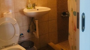 Basic Studio | Bathroom - Nour (Loutraki-Agioi Theodoroi)