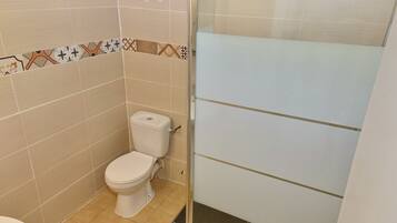 Douche, serviettes fournies
