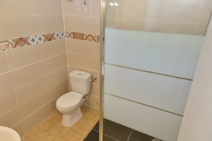 Douche, serviettes fournies