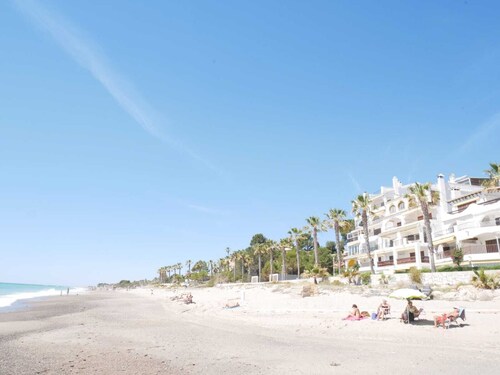 Superb apartment in the first line, facing Playa Cristal