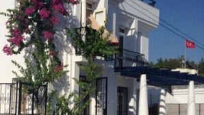 Front of property - Bi Beach Apartlar (Bodrum)