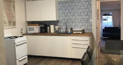 Apartamento relajado y espacioso de 2 dormitorios con patio