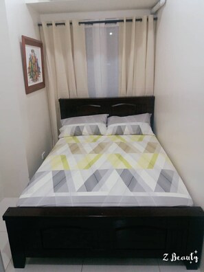 1 habitación, tabla de planchar con plancha, wifi gratis y ropa de cama