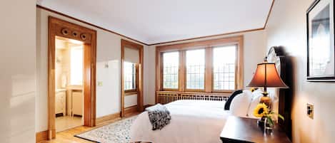 Suite 204 | 1 bedroom, in-room safe, individually decorated, individually furnished