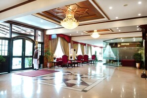 Lobby sitting area - Hotel Regalia Islamabad (Islamabad)