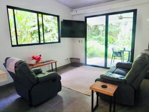 Smart TV - Quiet, private, Jungle House - 4x4 Required (Dominical)
