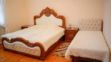 4 Schlafzimmer, BĂŒgeleisen/BĂŒgelbrett, WLAN, BettwĂ€sche