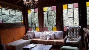 المنشأة من الداخل