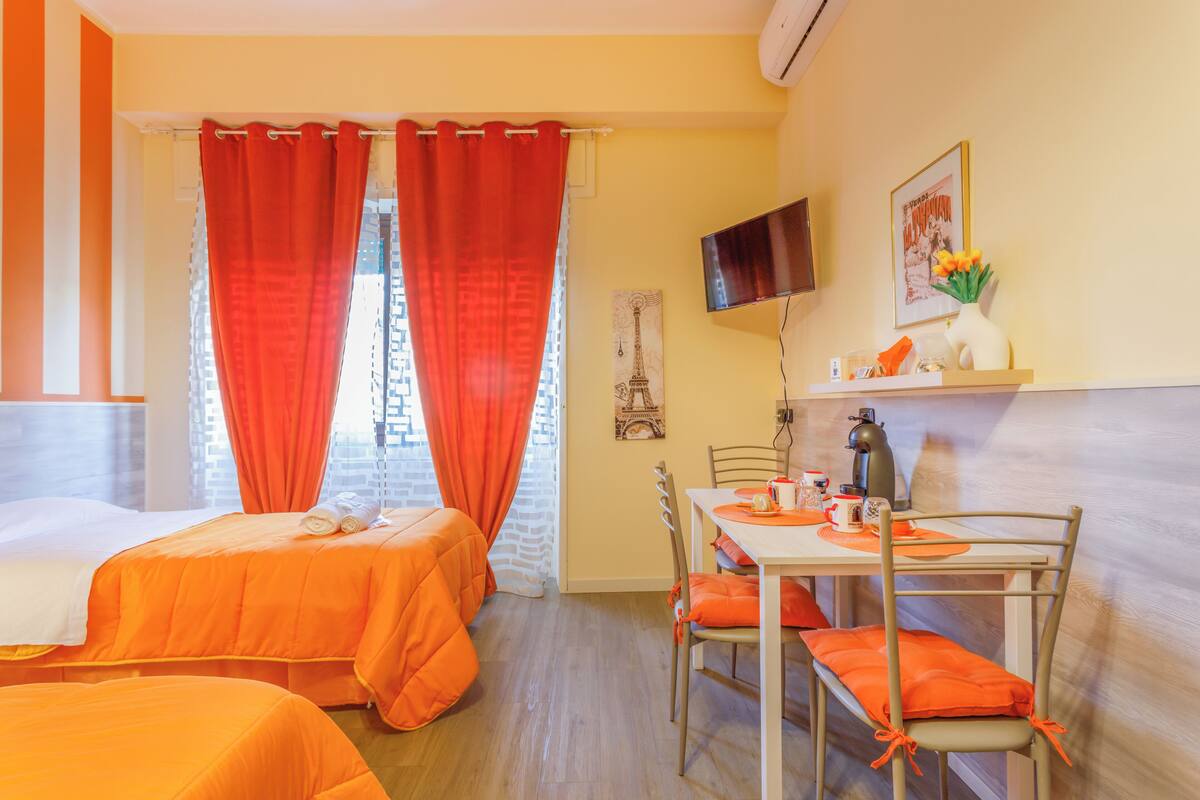 Habitación triple romántica, varias camas, baño privado (External) | Sábanas de algodón egipcio y ropa de cama de alta calidad