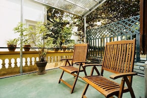 Basic Apartment, 2 Bedrooms, Non Smoking, Pool Access | Courtyard view