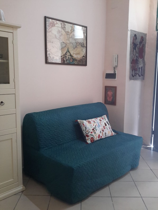 Smart TV, livros, escritórios