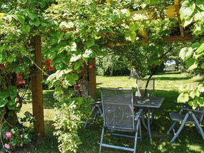 Outdoor dining - Coachman's Cottage - UK11449 (Yaxley near Eye)