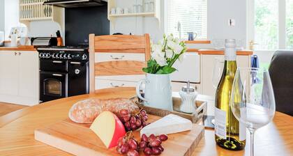 Coachman's Cottage - UK11449