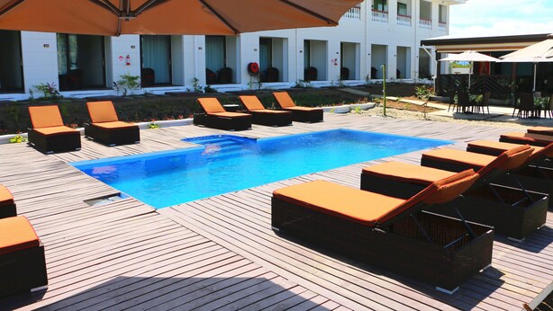 Outdoor pool, open 8:00 AM to 6:00 PM, pool umbrellas, sun loungers - Nadi Fancy Hotel (Nadi)