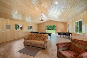 Banquet hall - Crater Lake Resort (Chiloquin)