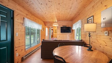 Suite Familiale, 2 chambres, cÎté cour intérieure | Coin séjour