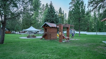 Children’s play area – outdoor