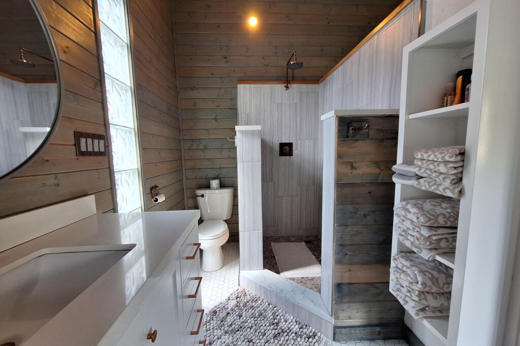 Family House | Bathroom