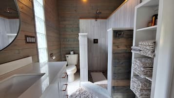 Family House | Bathroom