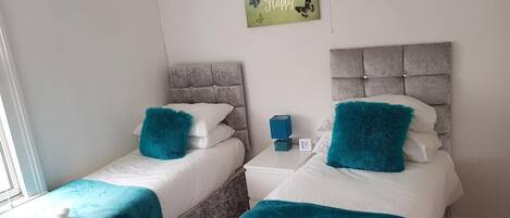 3 bedrooms, iron/ironing board, WiFi, bed sheets