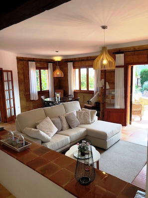 Télévision, table de tennis de table