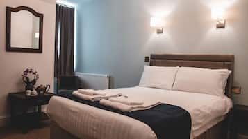 Deluxe Triple Room | Desk, laptop workspace, iron/ironing board (on request), free WiFi