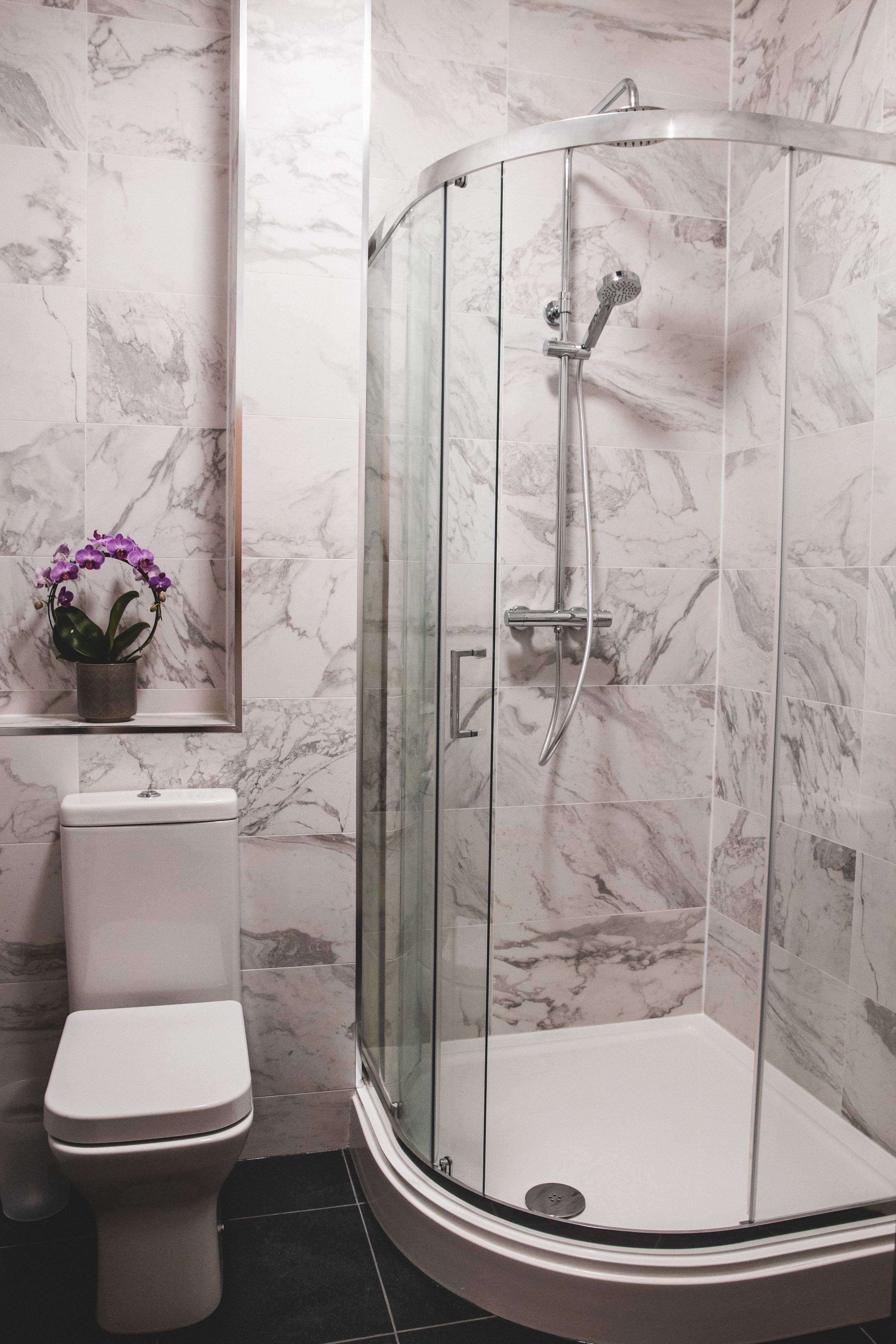 family room | bathroom | free toiletries, hair dryer, towels, soap