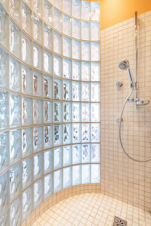 Bathtub, hair dryer, towels, shampoo