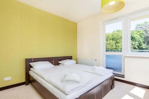 3 slaapkamers, een strijkplank/strijkijzer, wifi, beddengoed