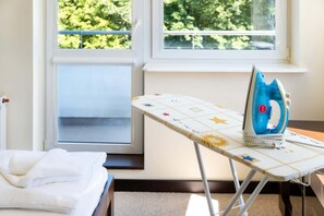 3 bedrooms, iron/ironing board, WiFi, bed sheets