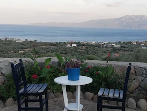 Breakfast and dinner served - Denizin Evi Butik Otel (Ayvacik)