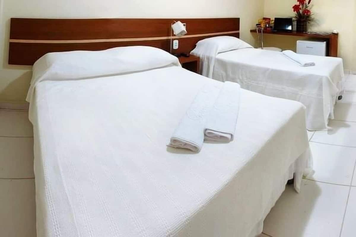 Minibar, wifi gratis y ropa de cama
