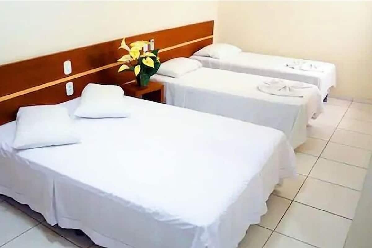 Minibar, wifi gratis y ropa de cama