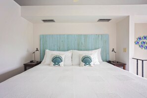 1 quarto, cofres nos quartos, ferros/tábuas de passar roupa