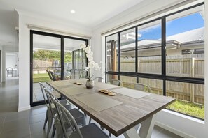 Family House | In-room dining - Whitsundays Paradise by the Port (Jubilee Pocket)