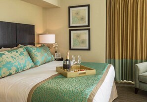 1 slaapkamer, een kluis op de kamer, een strijkplank/strijkijzer, wifi