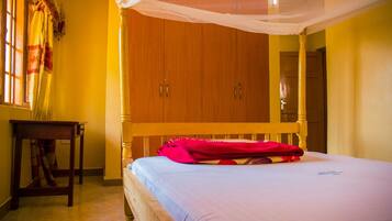 Habitación doble estándar, 1 cama matrimonial | 1 habitación y ropa de cama