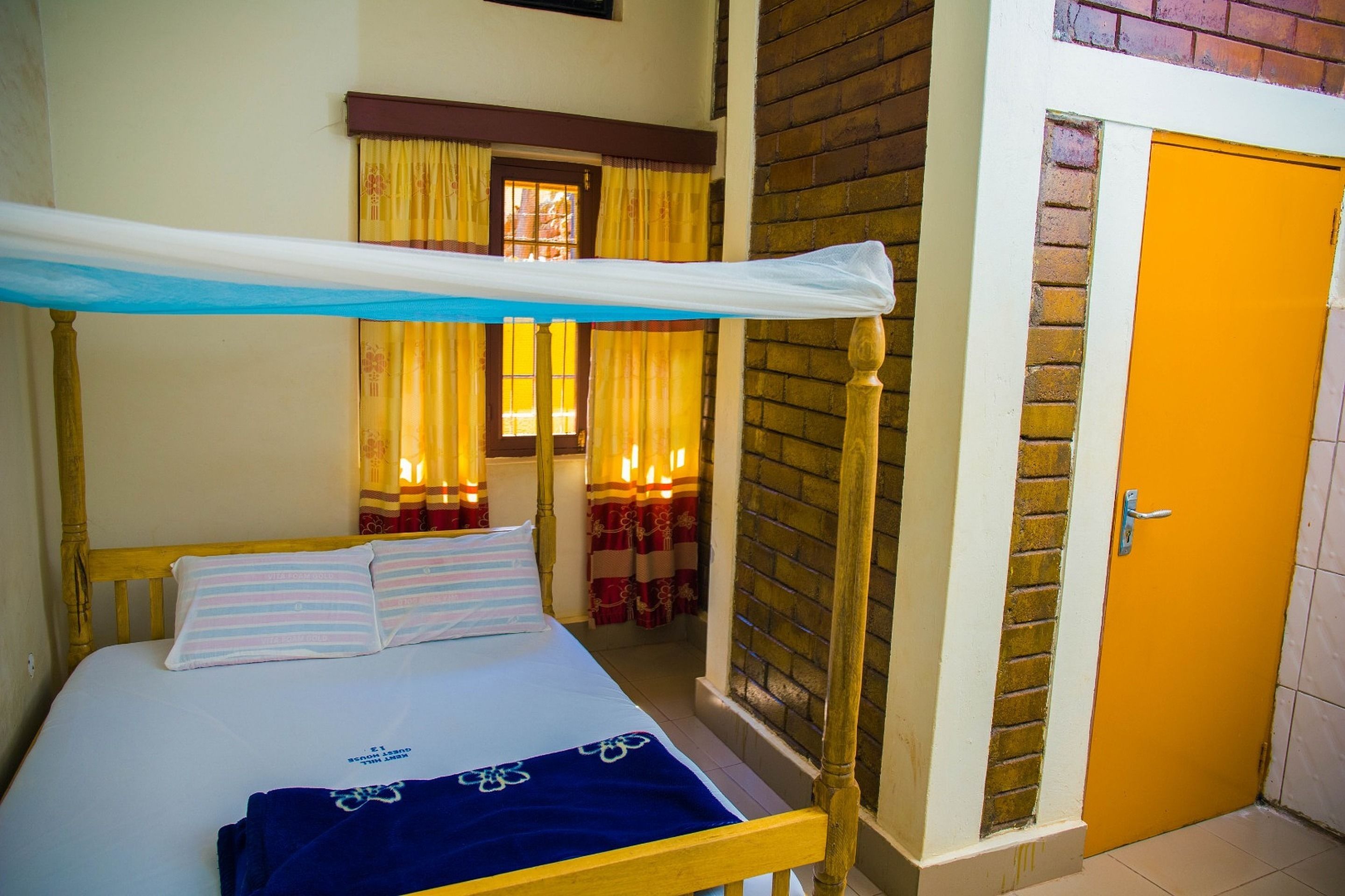 Habitación estándar doble, 1 cama doble | 1 dormitorio y ropa de cama