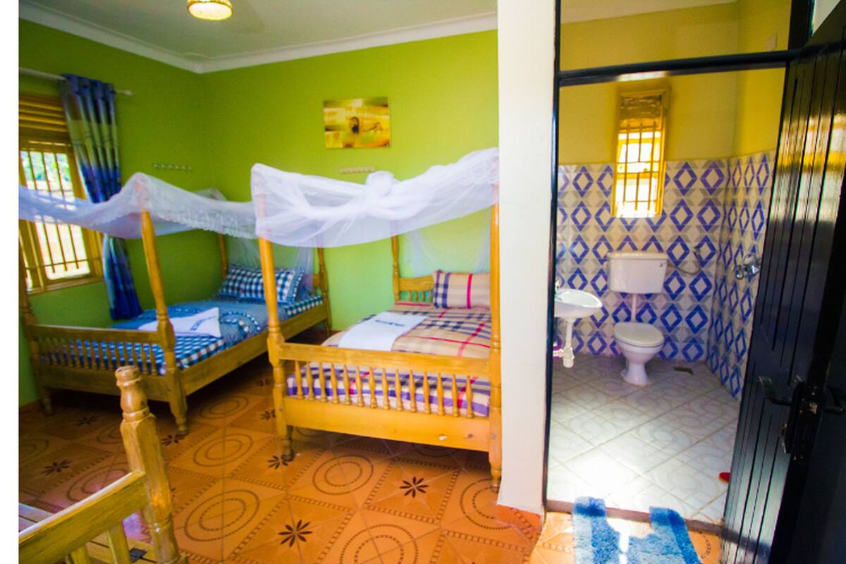 3 bedrooms, bed sheets