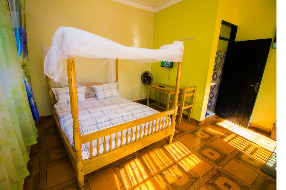 3 bedrooms, bed sheets