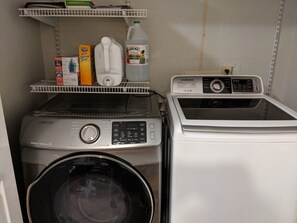 Interior - Relax in a spacious & newly furnished 4 bedroom! (Austin)