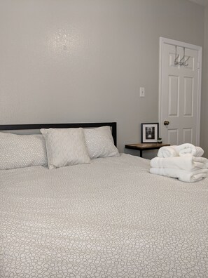 4 Schlafzimmer, Schreibtisch, Bügeleisen/Bügelbrett, kostenloses WLAN