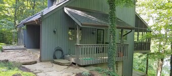 Scenic Setting Just 8 Minutes From Athens